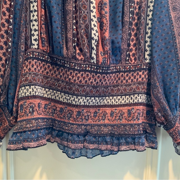 Women’s plus size off the shoulder blouse. - Picture 3 of 3